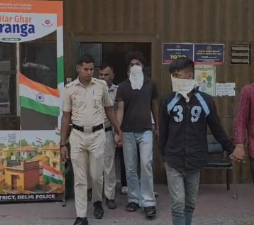 मंडावली पुलिस की बड़ी कार्रवाई: अक्षरधाम के पास दो वाहन चोर गिरफ्तार, तीन चोरी की बाइक-स्कूटी बरामद