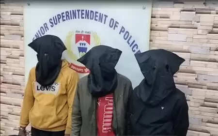 झारखंड: जमशेदपुर पुलिस ने लूट और चोरी की अलग-अलग घटनाओं में चार अपराधियों को गिरफ्तार किया