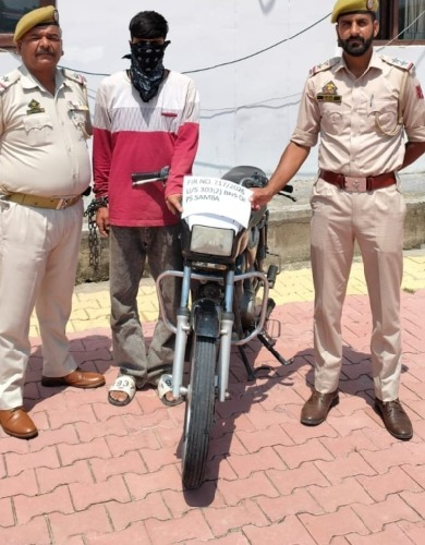 जम्मू : सांबा पुलिस की बड़ी कार्रवाई; आरोपी गिरफ्तार, बाइक बरामद