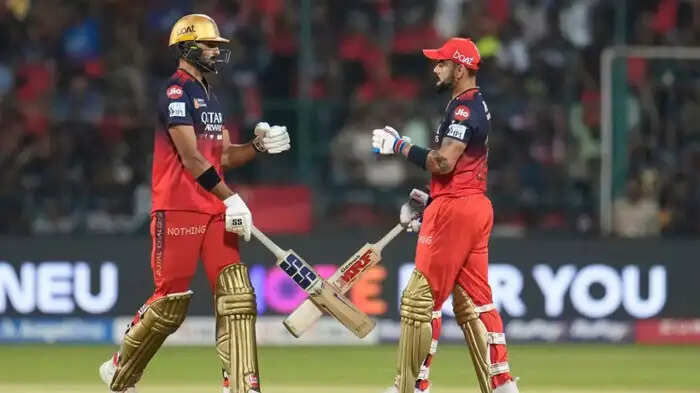 प्लेऑफ की दहलीज पर पहुंची आरसीबी को बड़ा झटका, विराट कोहली का चहेते का पूरे सीजन से कटा पत्ता