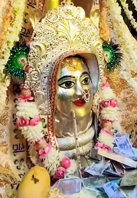 कृष्णनगरी में महादेव का अद्भुत मंदिर, जहां गोपी बन विराजमान हैं देवाधिदेव