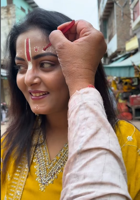 'बुराई छोड़कर, प्रभु का गुणगान करो', वृंदावन में बांके बिहारी के दर्शन करने पहुंचीं अंजना सिंह
