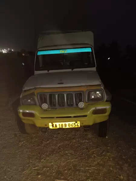 हासन में बोलेरो का टायर फटने से भीषण हादसा, तीन की मौके पर मौत