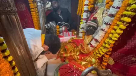 बिहार: जदयू विधायक अमरेंद्र कुमार ने थावे मंदिर में सोने का हार और मुकुट किया भेंट, माता का हुआ भव्य श्रृंगार