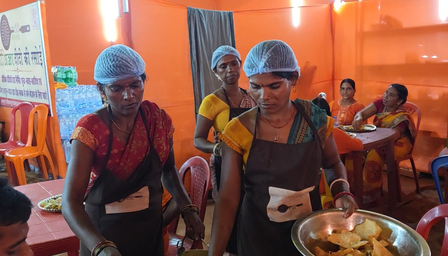 भागलपुर के श्रावणी मेले में जीविका दीदी की रसोई 100 से अधिक महिलाओं के लिए बनी आमदनी का जरिया