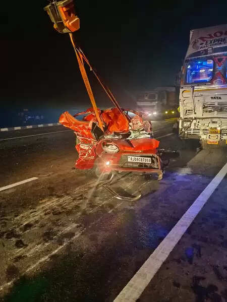 राजस्थान: चित्तौड़गढ़-उदयपुर राष्ट्रीय राजमार्ग पर भीषण सड़क हादसा, चार की मौत