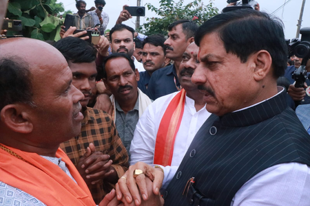 नक्सली मुक्त बालाघाट के बोंदारी और कोरका गांव में आजादी के बाद पहली बार पहुंचे सीएम मोहन यादव