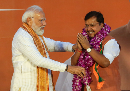 'युवा और ऊर्जावान नेता', पीएम मोदी ने भाजपा अध्यक्ष नितिन नवीन को दी जन्मदिन की शुभकामनाएं