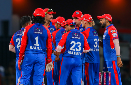 आईपीएल 2026: सीएसके के खिलाफ डीसी ने टॉस जीतकर चुनी गेंदबाजी, आकिब नबी का डेब्यू