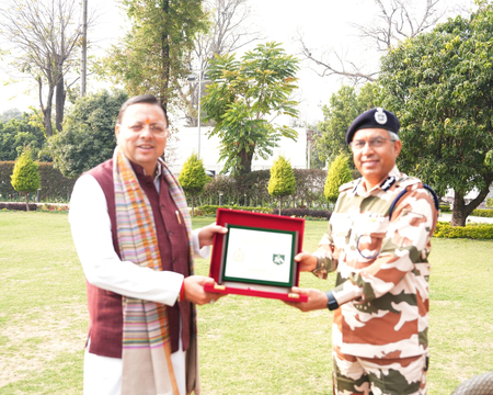 मुख्यमंत्री पुष्कर सिंह धामी से मिले आईटीबीपी के डीजी, सीमांत क्षेत्रों के विकास और सुरक्षा समन्वय पर फोकस