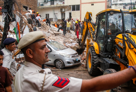 सत्य निकेतन हादसा: भवन मालिक हरिराम की गिरफ्तारी को 10 टीमें गठित, अब तक 7 की मौत