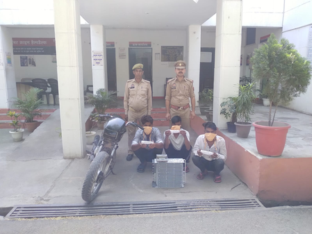 ग्रेटर नोएडा: मोबाइल टावर से उपकरण चोरी करने वाले गिरोह का भंडाफोड़, तीन आरोपी गिरफ्तार