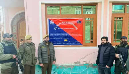 श्रीनगर पुलिस ने ड्रग पेडलर की करोड़ों की संपत्ति जब्त की