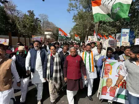 मनरेगा की जगह नए कानून के विरोध में कांग्रेस ने रांची में निकाला मार्च