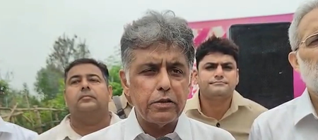 'मेरा आग्रह है संविधान को ठीक तरीके से पढ़ लें', पीएम मोदी के 'दिमागी नक्सली' वाले बयान पर बोले कांग्रेस सांसद