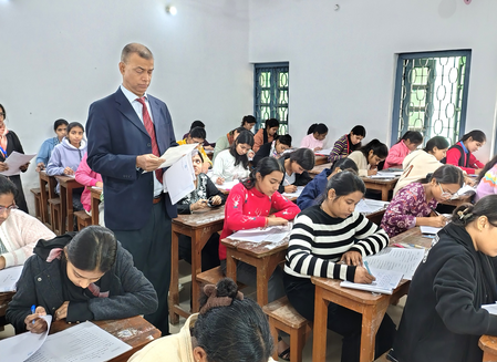 बिहार के सुपौल में भीषण गर्मी का कहर, 4 छात्राओं की तबीयत बिगड़ी