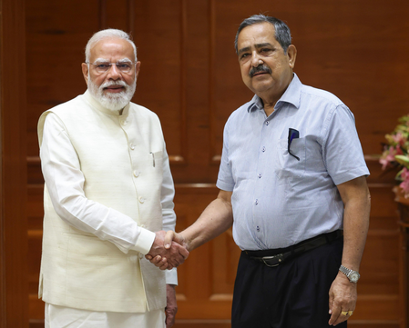 नीति आयोग के नवनियुक्त उपाध्यक्ष डॉ. अशोक लाहिड़ी ने प्रधानमंत्री मोदी से की मुलाकात