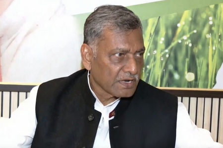 भारत-पाकिस्तान के बीच मैच नहीं होना चाहिए था: अखिलेश प्रसाद सिंह