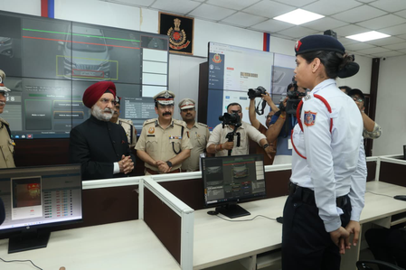 दिल्ली : एलजी ने पार्किंग और सड़क सुरक्षा के लिए जनता और यातायात पुलिस को सराहा