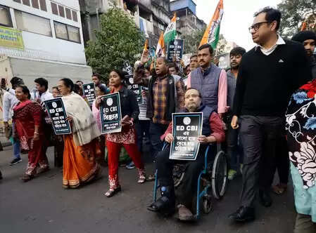 टीएमसी ने आई-पैक ऑफिस और प्रतीक जैन के आवास पर ईडी की छापेमारी के खिलाफ किया विरोध प्रदर्शन