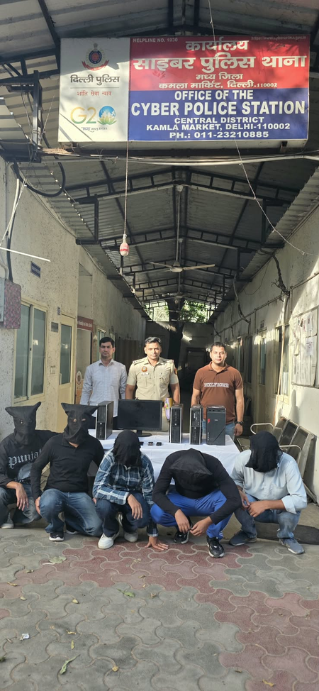 दिल्ली पुलिस ने नौकरी दिलाने के नाम पर चल रहे दो फर्जी कॉल सेंटर का किया भंडाफोड़, 11 गिरफ्तार