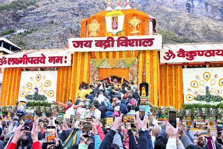बद्रीनाथ धाम के चढ़ावे में गड़बड़ी का आरोप, जांच के लिए बनाई गई कमेटी