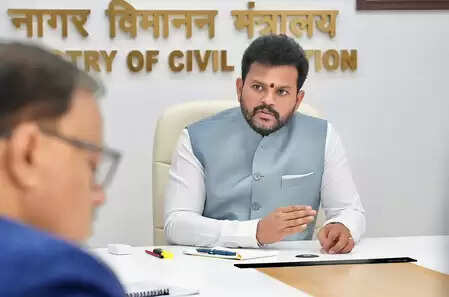 इंडिगो संकट : विमानन मंत्रालय की कार्रवाई, हवाई किराया में रेगुलेटरी का इस्तेमाल किया