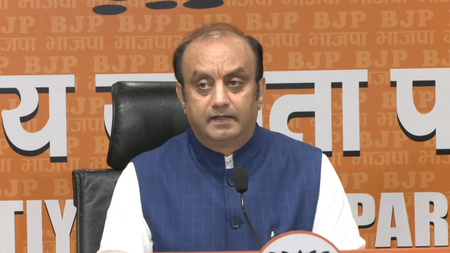दिमागी नक्सल पर सुधांशु त्रिवेदी का कांग्रेस पर हमला, चिदंबरम से पूछा-मनमोहन इसे क्यों मानते थे सबसे बड़ा खतरा