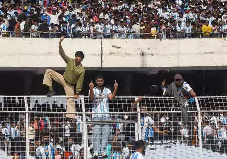 लियोनल मेसी इवेंट मामला: कलकत्ता हाईकोर्ट ने बंगाल सरकार को सोमवार तक रिपोर्ट जमा करने का निर्देश दिया