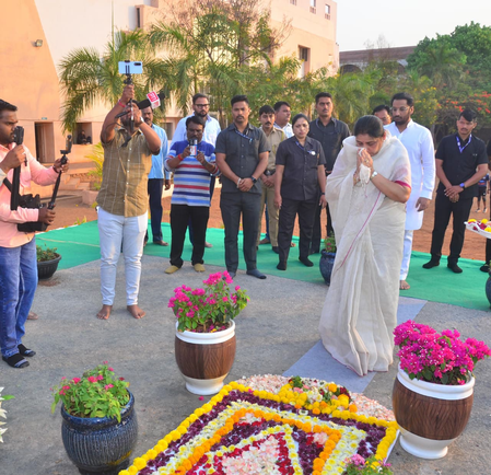 बारामती उपचुनाव : मतदान संपन्न होने पर सुनेत्रा पवार ने मतदाताओं का जताया आभार