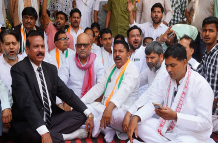 नेशनल हेराल्ड मामले को लेकर उत्तर प्रदेश में सड़क पर उतरे कांग्रेस कार्यकर्ता, नारेबाजी और प्रदर्शन