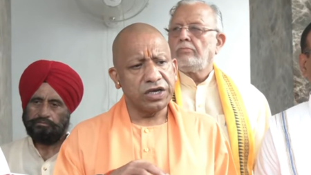 यूपी विधानमंडल का मानसून सत्र शुरू, सपा का प्रदर्शन, सीएम योगी ने जनहित के मुद्दों पर सार्थक चर्चा की अपील