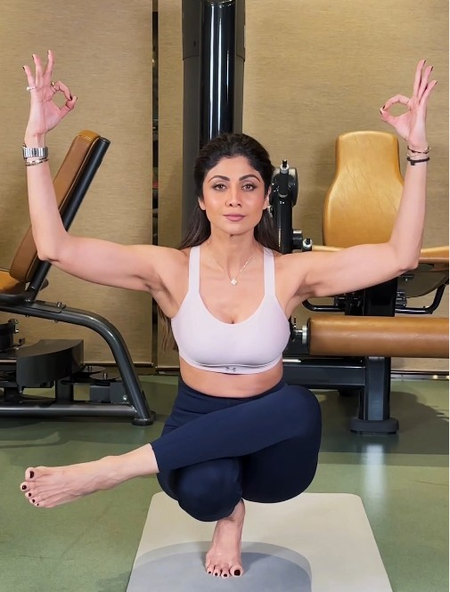 शिल्पा शेट्टी ने चैलेंजिंग बैलेंस पोज से फैंस को दिया फिटनेस टास्क
