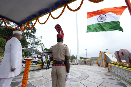 उपराष्ट्रपति ने श्री विजया पुरम में राष्ट्रीय ध्वज फहराकर किया 'हर घर तिरंगा' अभियान का शुभारंभ
