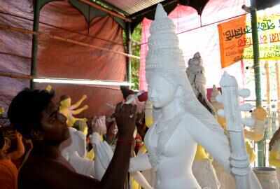 बांग्लादेश में दुर्गा पूजा से पहले मंदिर में सात मूर्तियां खंडित, जांच में जुटी पुलिस