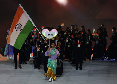 भव्य ओपनिंग सेरेमनी के साथ हुई 'एशियन गेम्स 2026' की शुरुआत, मनु-पवन ने शान से लहराया 'तिरंगा'