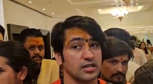 धीरेंद्र शास्त्री ने दी अमेरिका पर भरोसा न करने की सलाह, बोले- भारत को खुद बनानी चाहिए अपनी नीति