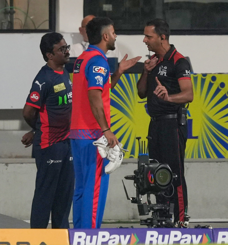 आईपीएल 2026: दिल्ली कैपिटल्स के बल्लेबाज नितीश राणा पर लगा जुर्माना, कोड ऑफ कंडक्ट तोड़ने का मामला