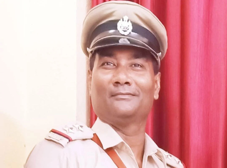 पश्चिम बंगाल के उत्तर 24 परगना जिले में बैरक में पुलिस सब-इंस्पेक्टर का शव मिला