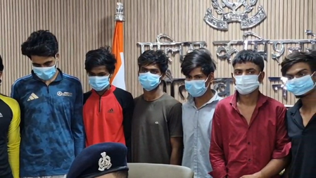 चोरी की वारदातों में शामिल सात आरोपी गिरफ्तार, चोरी का सामान और अवैध हथियार बरामद
