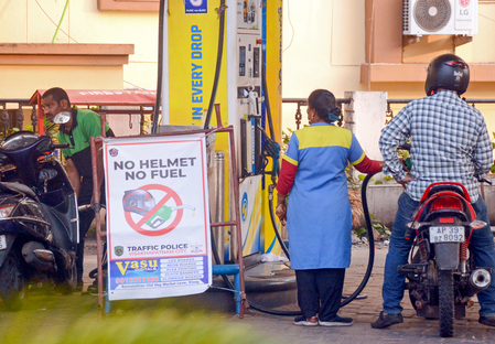 સામાન્ય પેટ્રોલના ભાવમાં કોઈ વધારો થશે નહીં, એલપીજી સપ્લાય સુનિશ્ચિત કરવા તમામ પ્રયાસો ચાલુ રહેશેઃ સરકાર