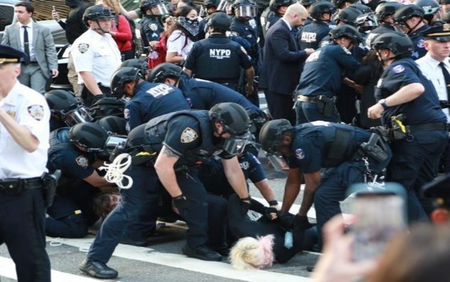 अमेरिका ने 50 देशों के लिए वीजा बॉन्ड न‍ियम में क‍िया विस्तार, 15 हजार डॉलर जमा करना अनिवार्य