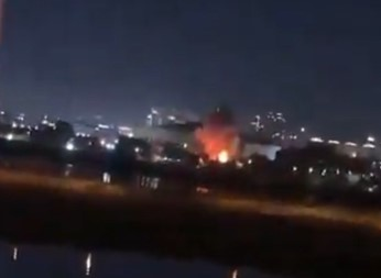 बगदाद में अमेरिकी दूतावास पर हमला, धमाकों के बाद परिसर में लगी आग