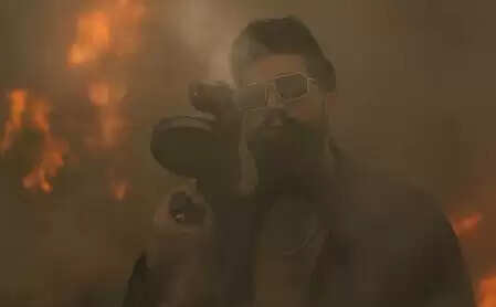 टॉमी गन, सिगार और स्टाइल: यश ने 'टॉक्सिक' के टीजर में सिग्नेचर अवतार से मचाया धमाल