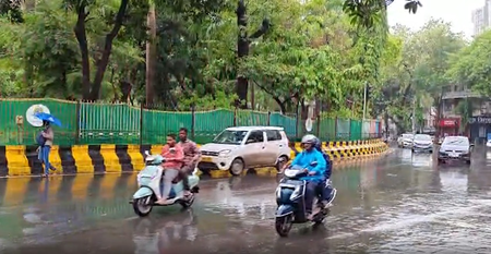 मुंबई में एक घंटे की बारिश से कई हिस्सों में जलभराव से जनजीवन प्रभावित