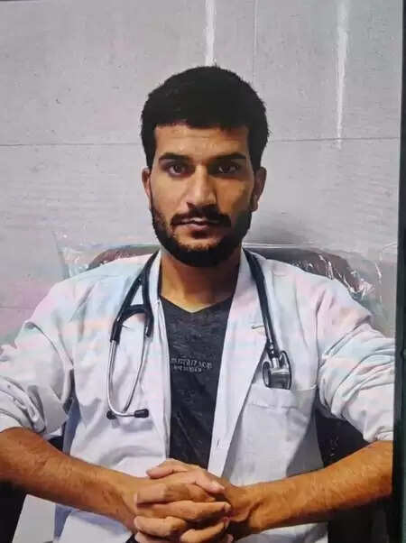 दिल्ली कार विस्फोट केस में जैश-ए-मोहम्मद का हवाला कनेक्शन, हैंडलर के जरिए आतंकी उमर तक भेजने की जांच