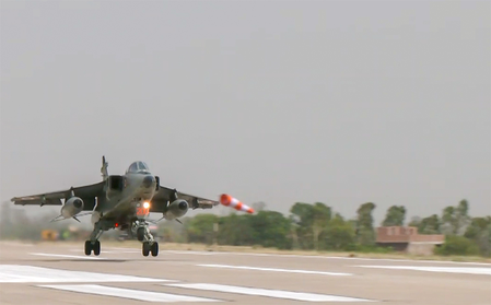 पूर्वांचल एक्सप्रेस-वे पर एयरफोर्स का दमदार युद्धाभ्यास, सुलतानपुर में हाईवे बना रनवे