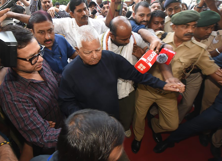 लालू परिवार पर भाजपा नेताओं ने बोला हमला, बोले- उनका भ्रष्टाचार के साथ अटूट रिश्ता