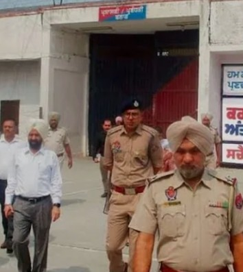 जिस बेटे का कर दिया था 'अंतिम संस्कार', वह पंजाब की जेल में मिला जिंदा