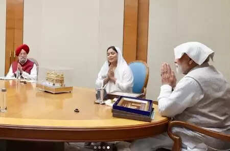 प्रधानमंत्री मोदी से मिलने पहुंचीं गायिका हर्षदीप कौर, साझा की खास मुलाकात की तस्वीरें